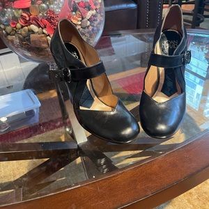 Gently Worn(Once) Vintage Joan and David Black Leather Mary Jane Heel